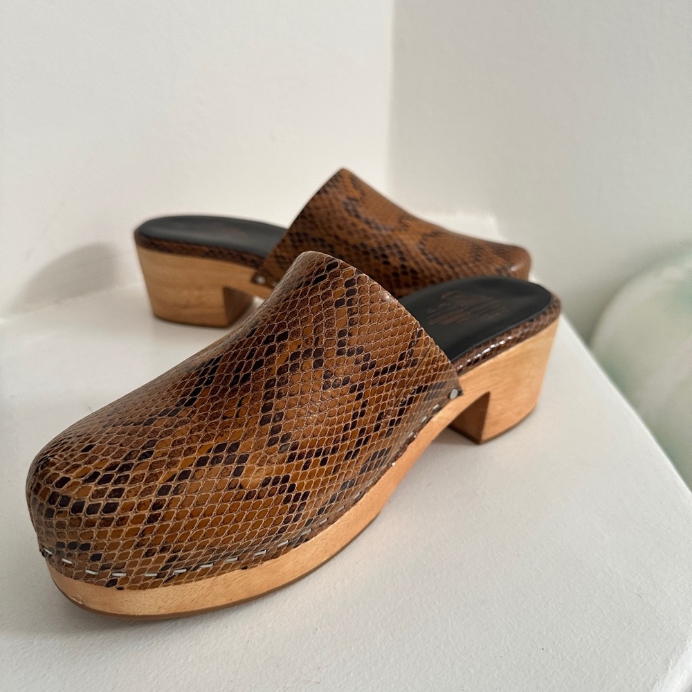 Snake-Print Leather Clogs by Charlotte Stone - Picture 4 of 9